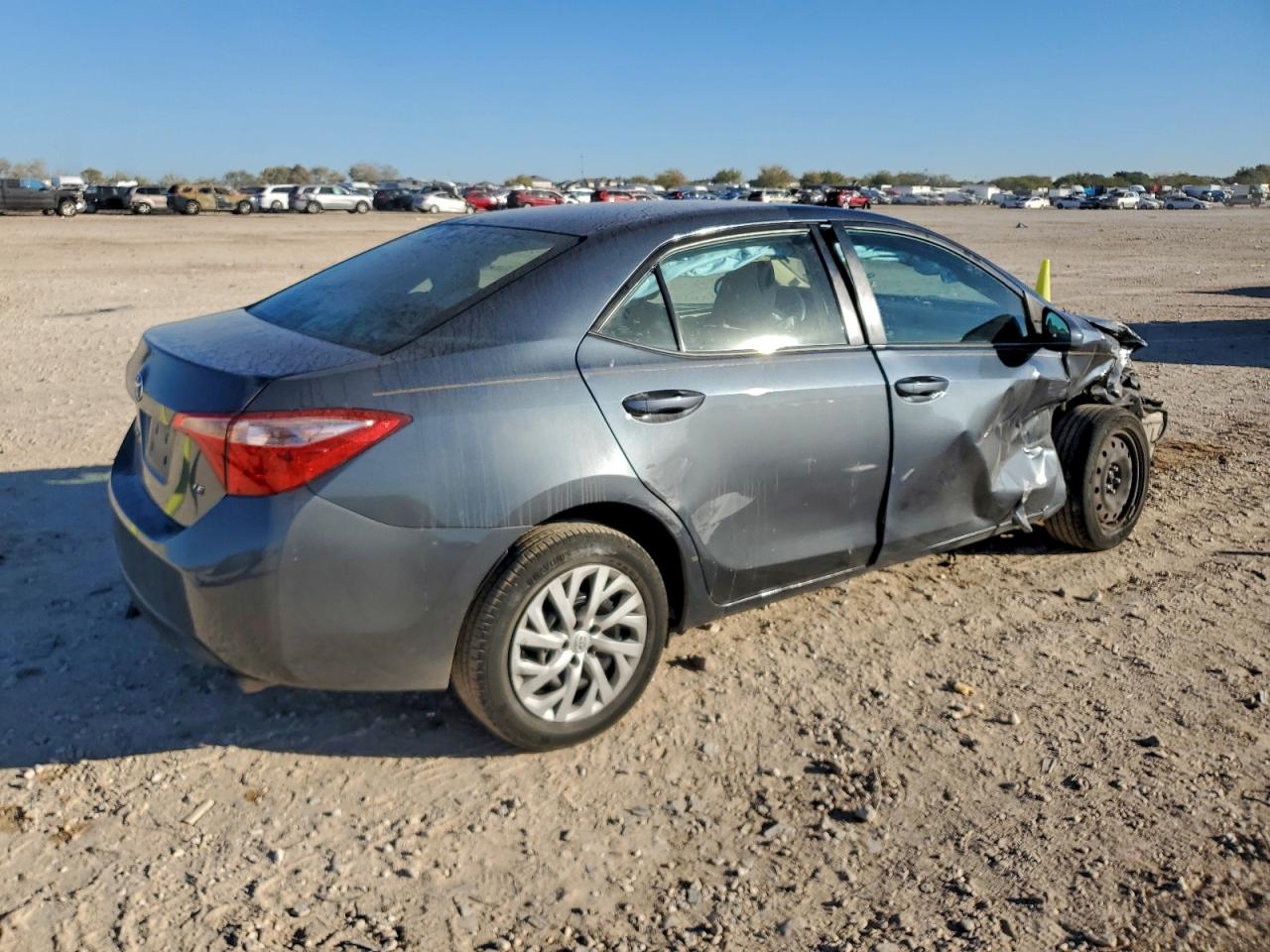 2017 TOYOTA COROLLA L photo 3