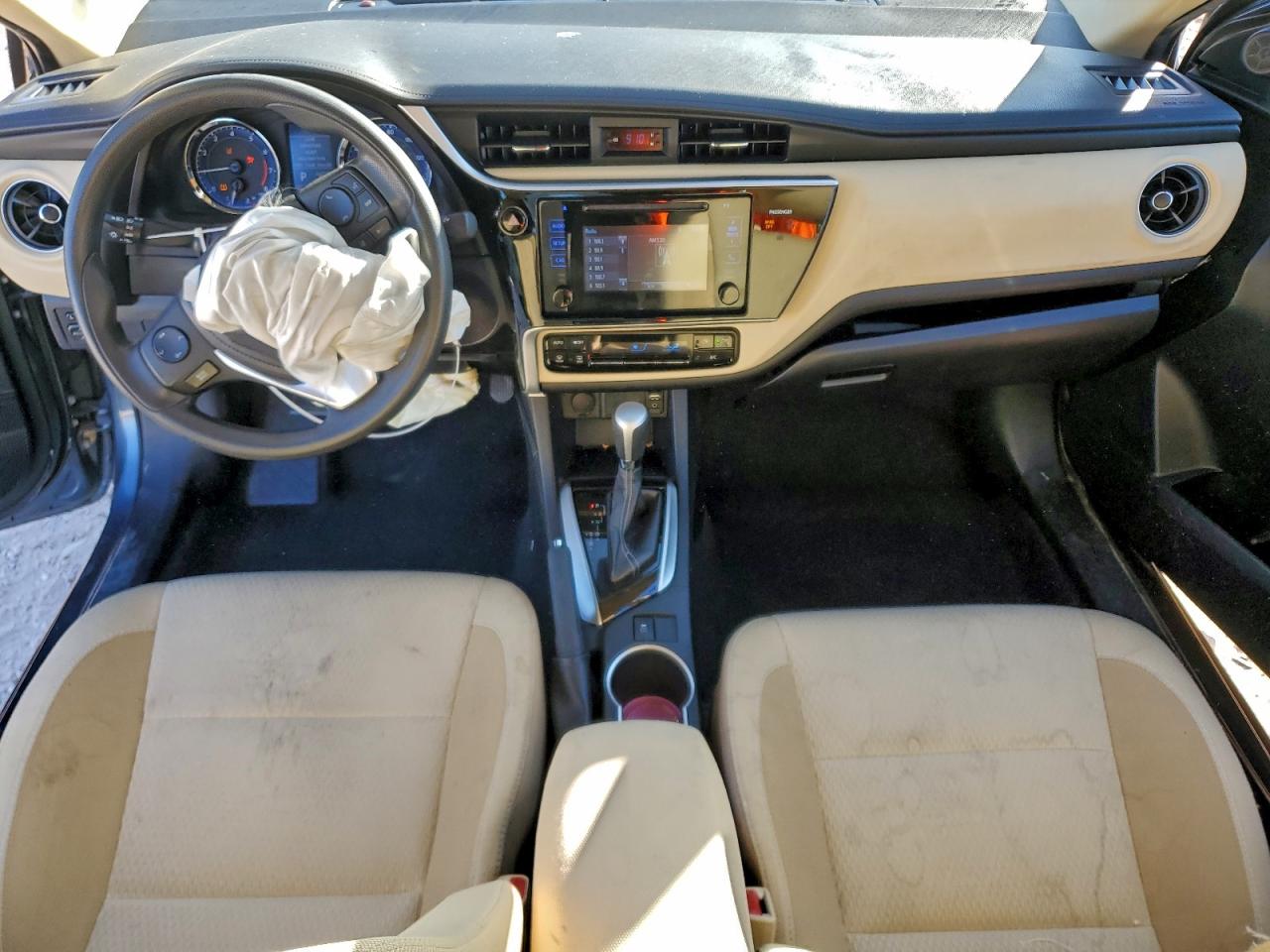 2017 TOYOTA COROLLA L photo 8