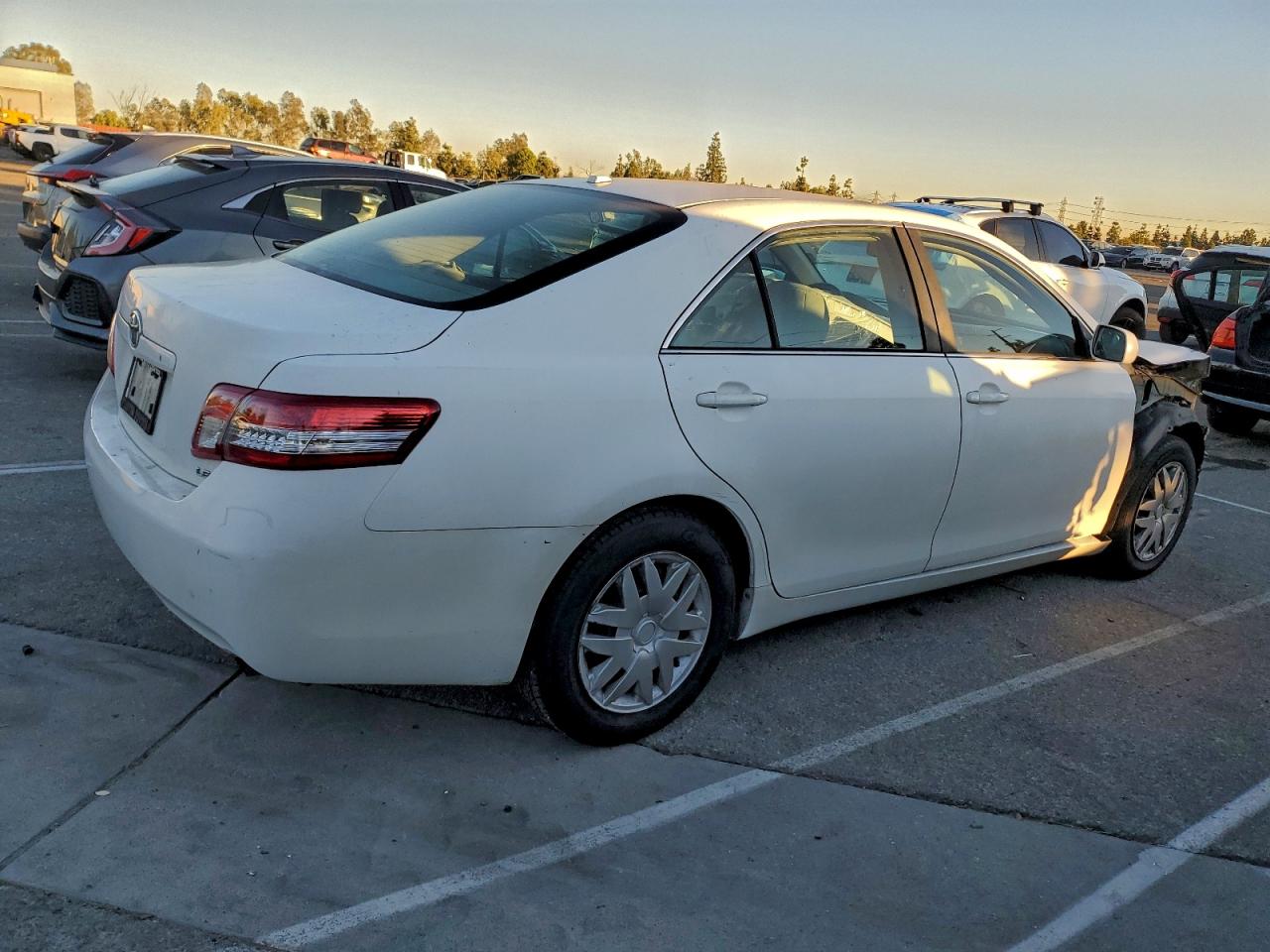 2010 TOYOTA CAMRY BASE photo 3
