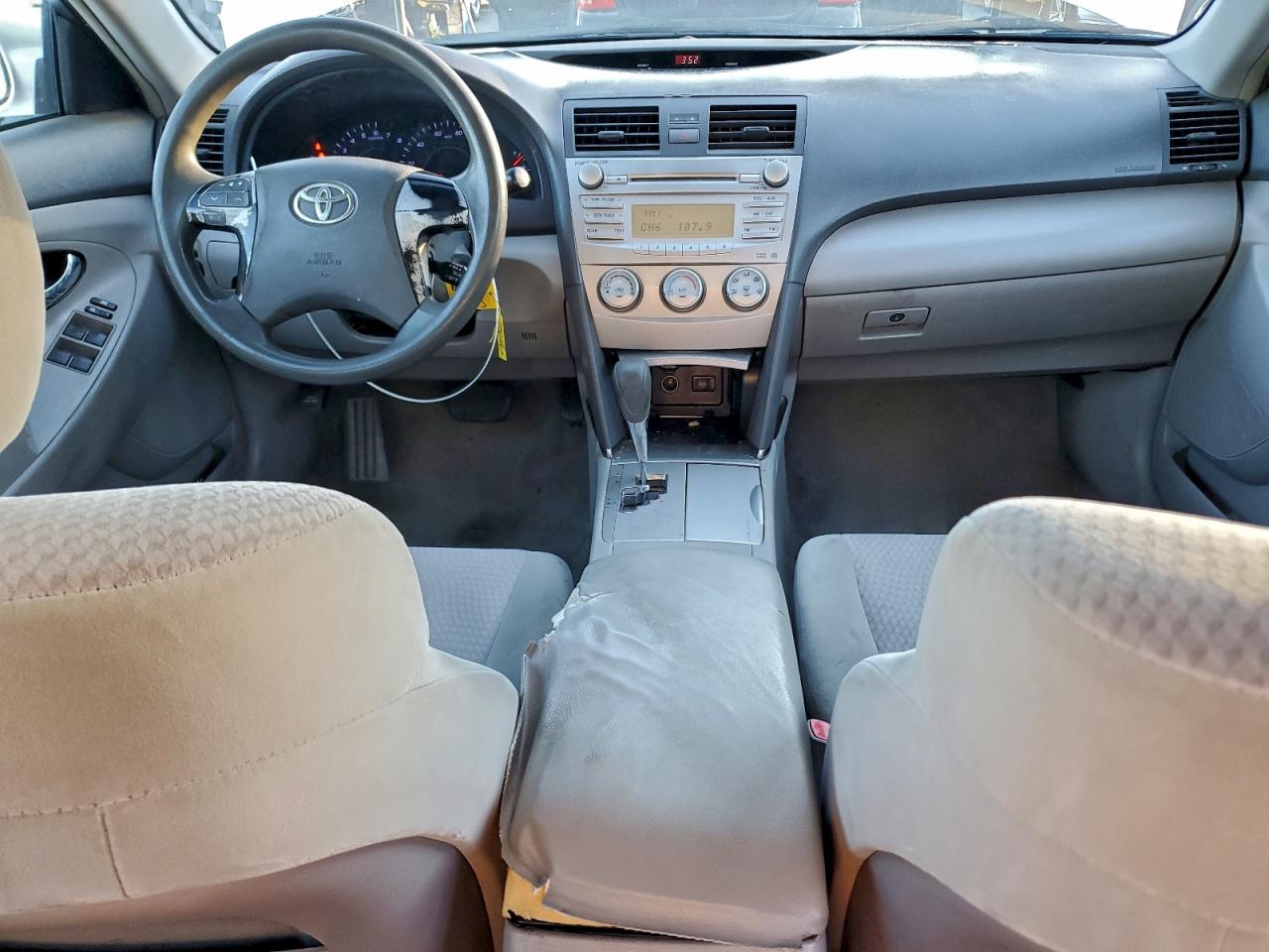 2010 TOYOTA CAMRY BASE photo 8