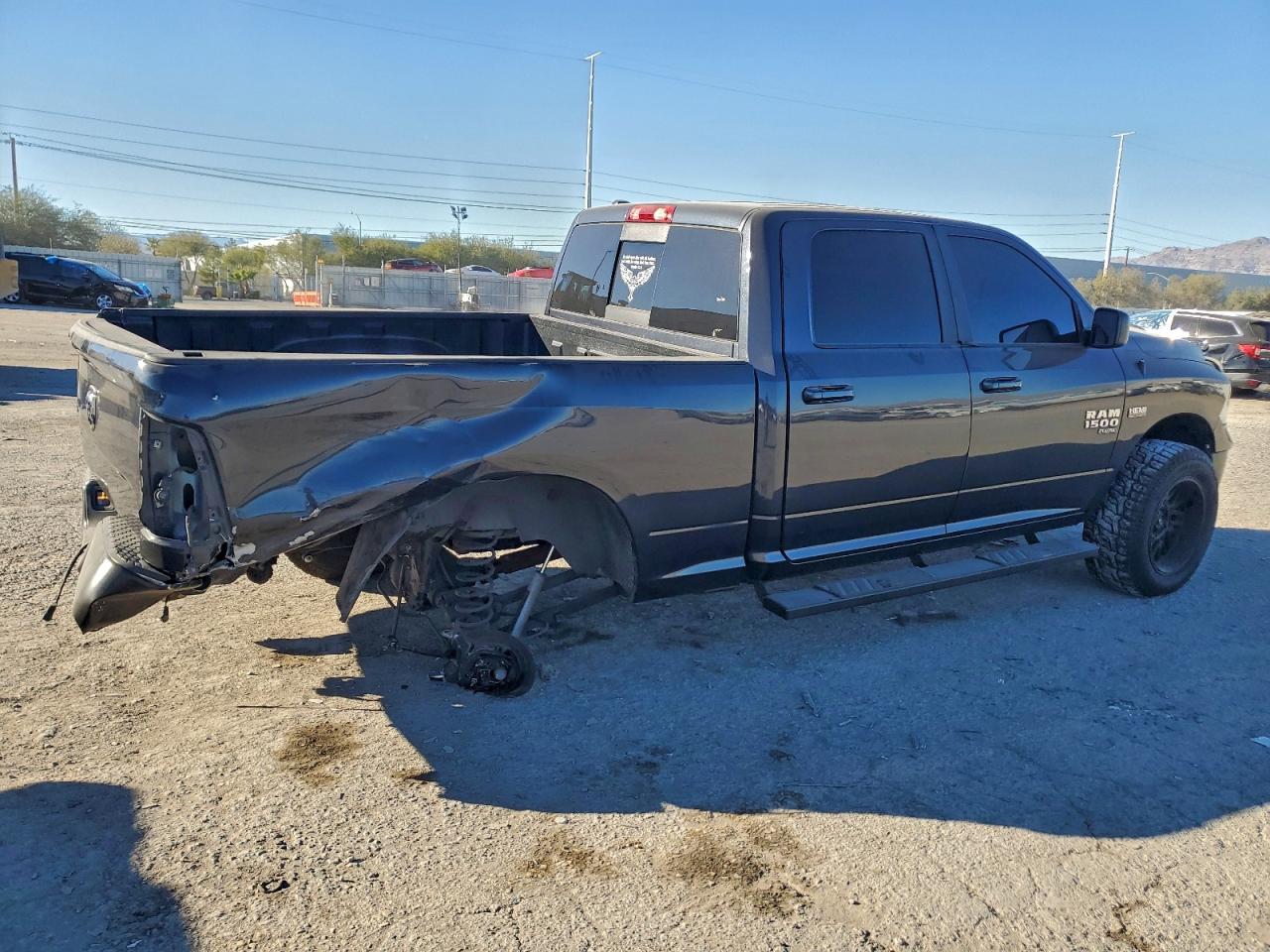 2019 RAM 1500 CLASSIC SLT photo 3