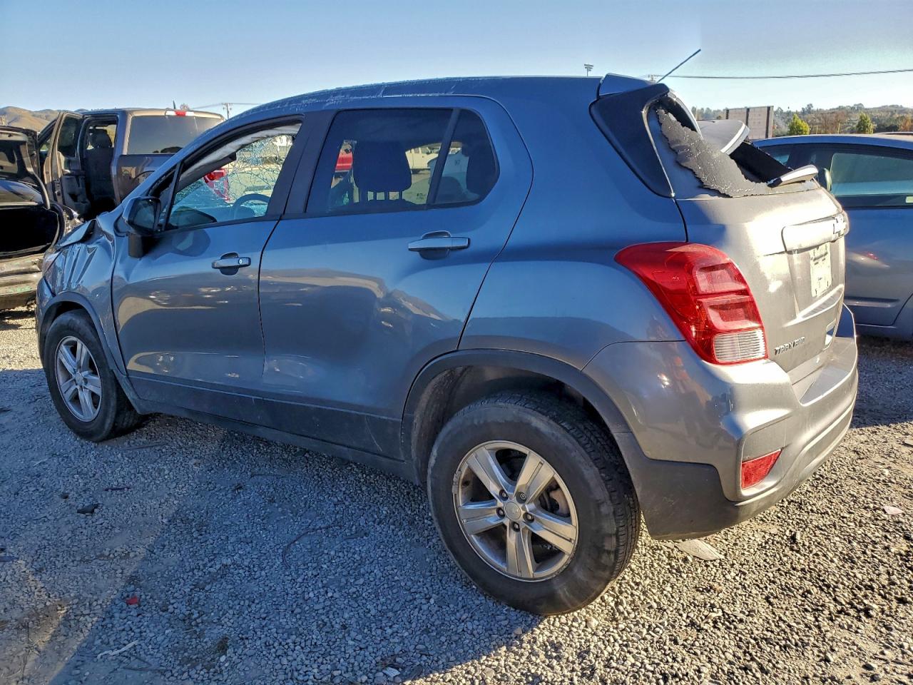 2020 CHEVROLET TRAX LS photo 2