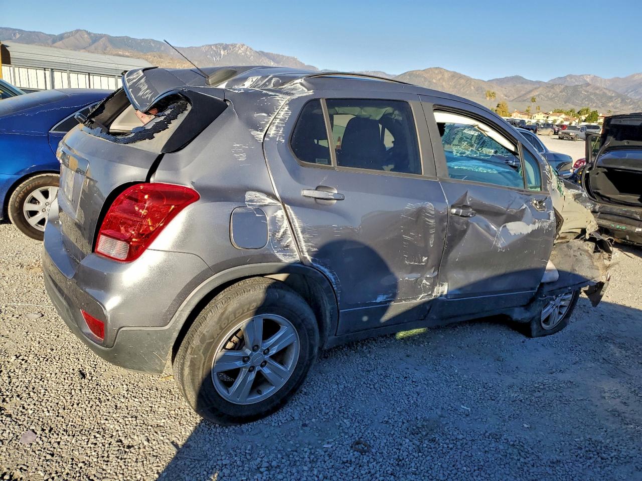 2020 CHEVROLET TRAX LS photo 3