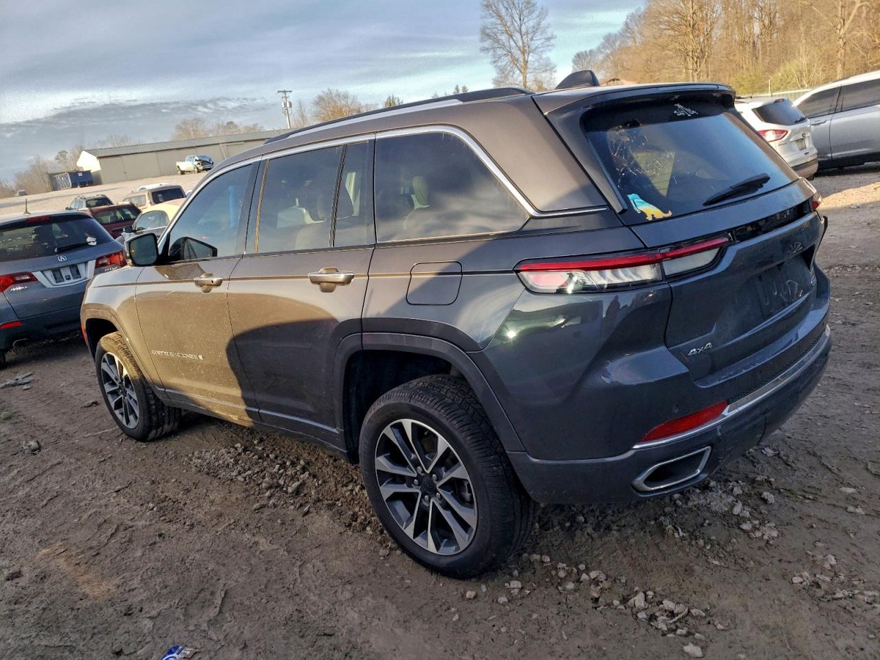 2023 JEEP GRAND CHEROKEE OVERLAND photo 2