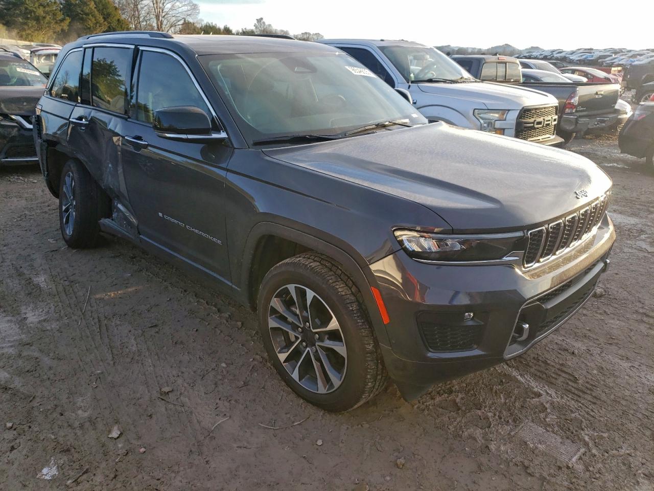 2023 JEEP GRAND CHEROKEE OVERLAND photo 4