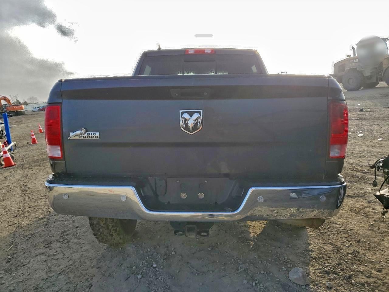 2017 RAM 1500 SLT photo 6