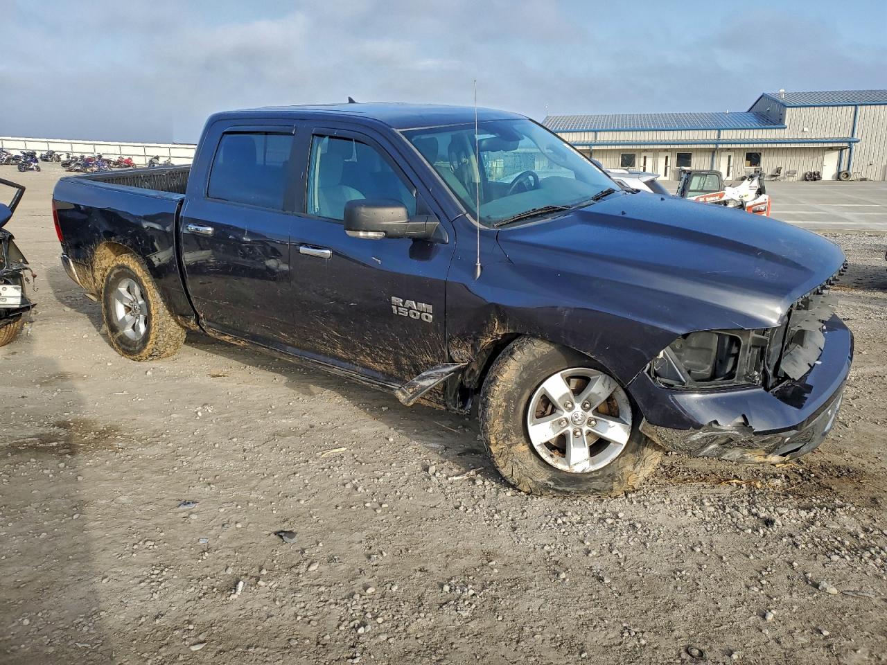 2017 RAM 1500 SLT photo 4