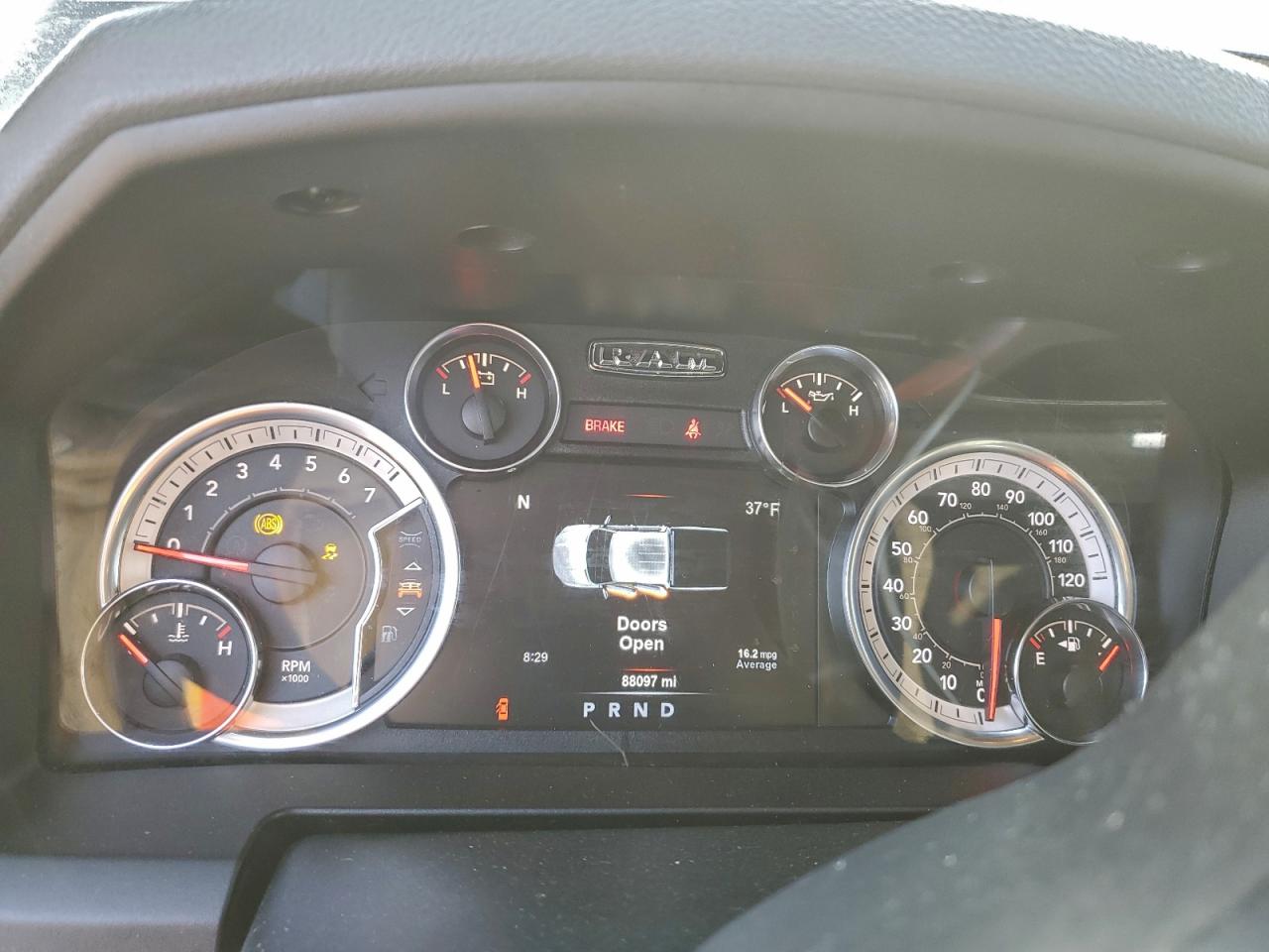 2017 RAM 1500 SLT photo 9