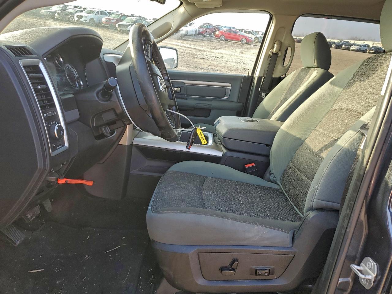 2017 RAM 1500 SLT photo 7
