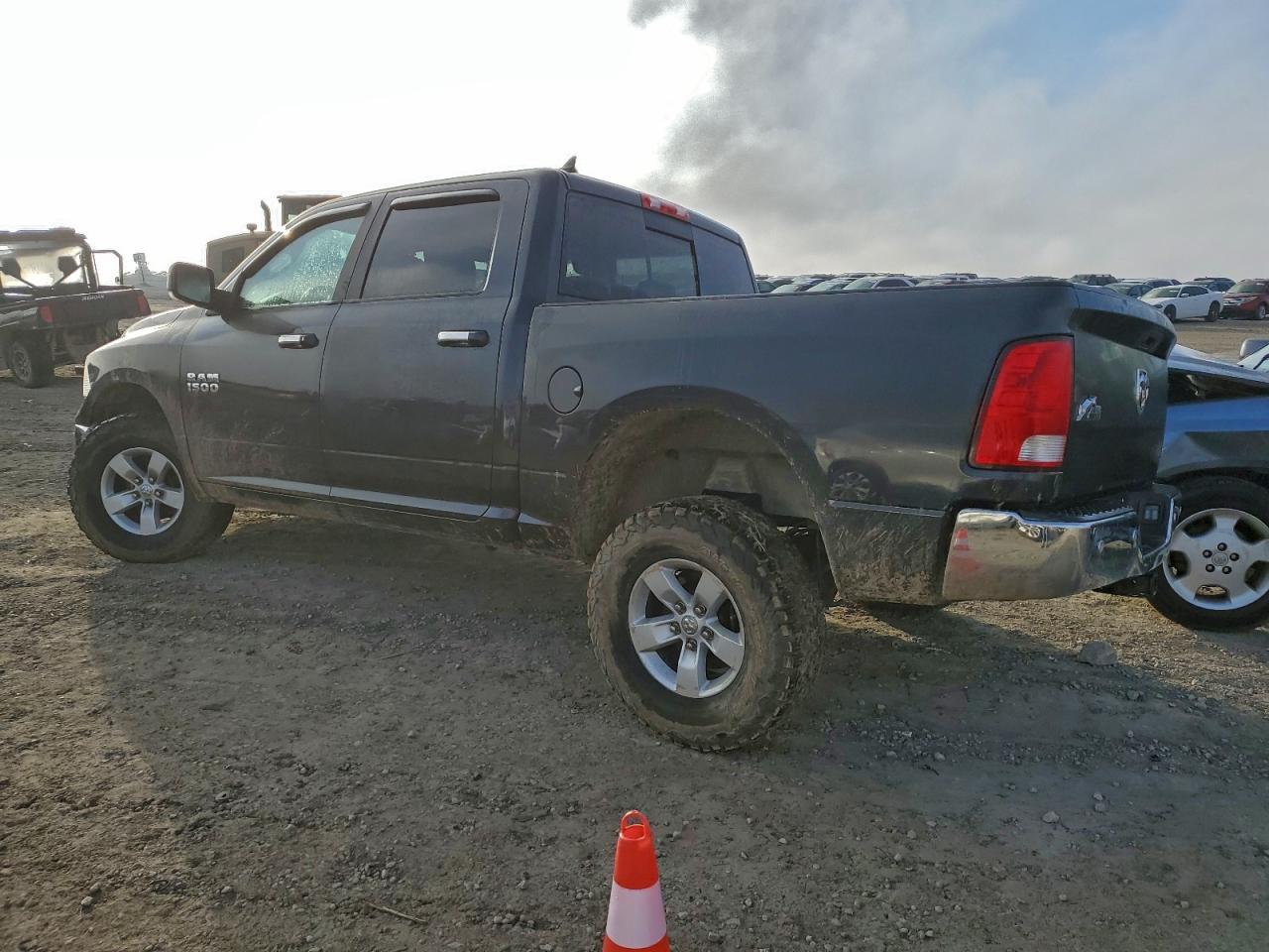 2017 RAM 1500 SLT photo 2
