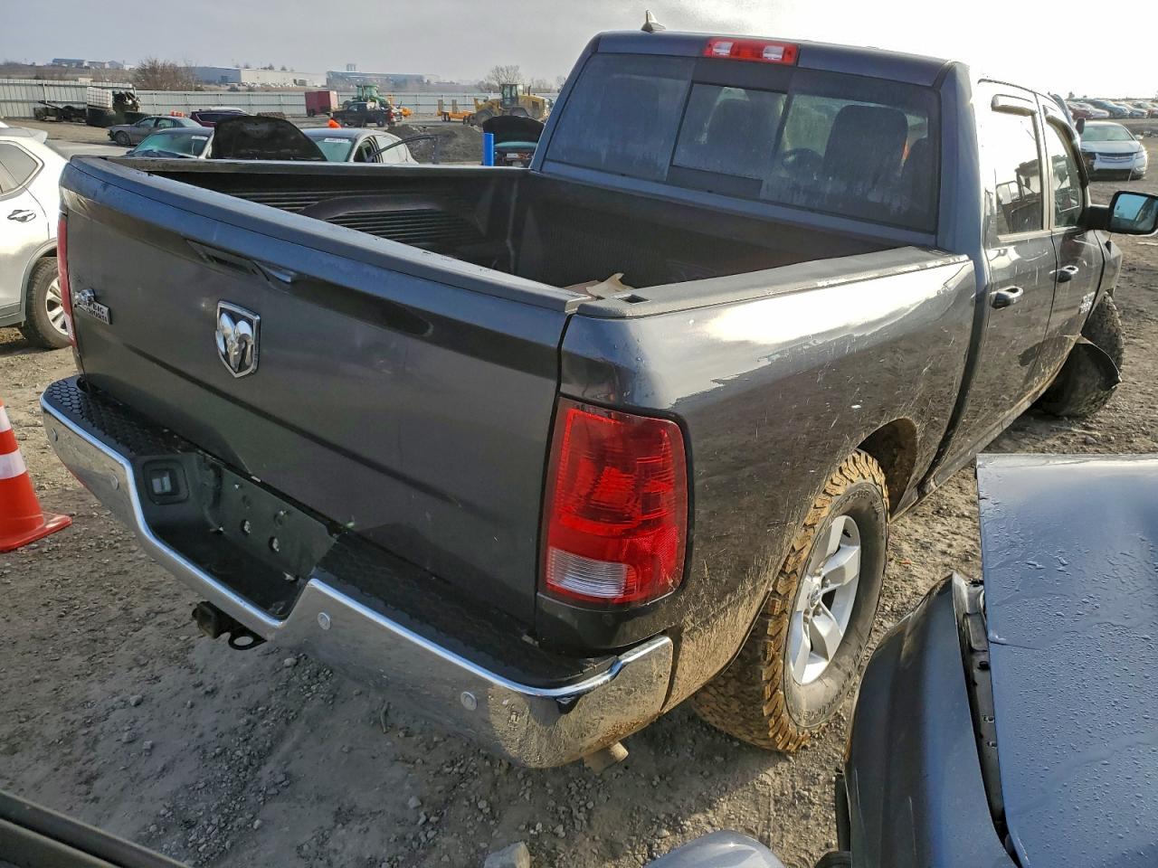 2017 RAM 1500 SLT photo 3