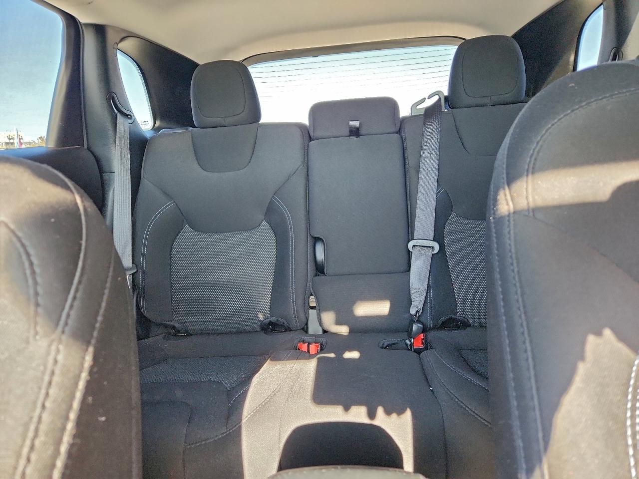 2021 JEEP CHEROKEE LATITUDE photo 10