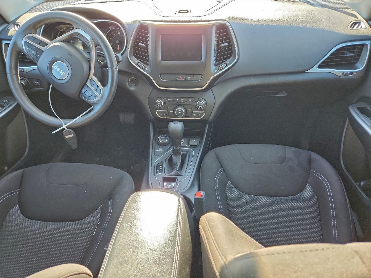 2021 JEEP CHEROKEE LATITUDE photo 8