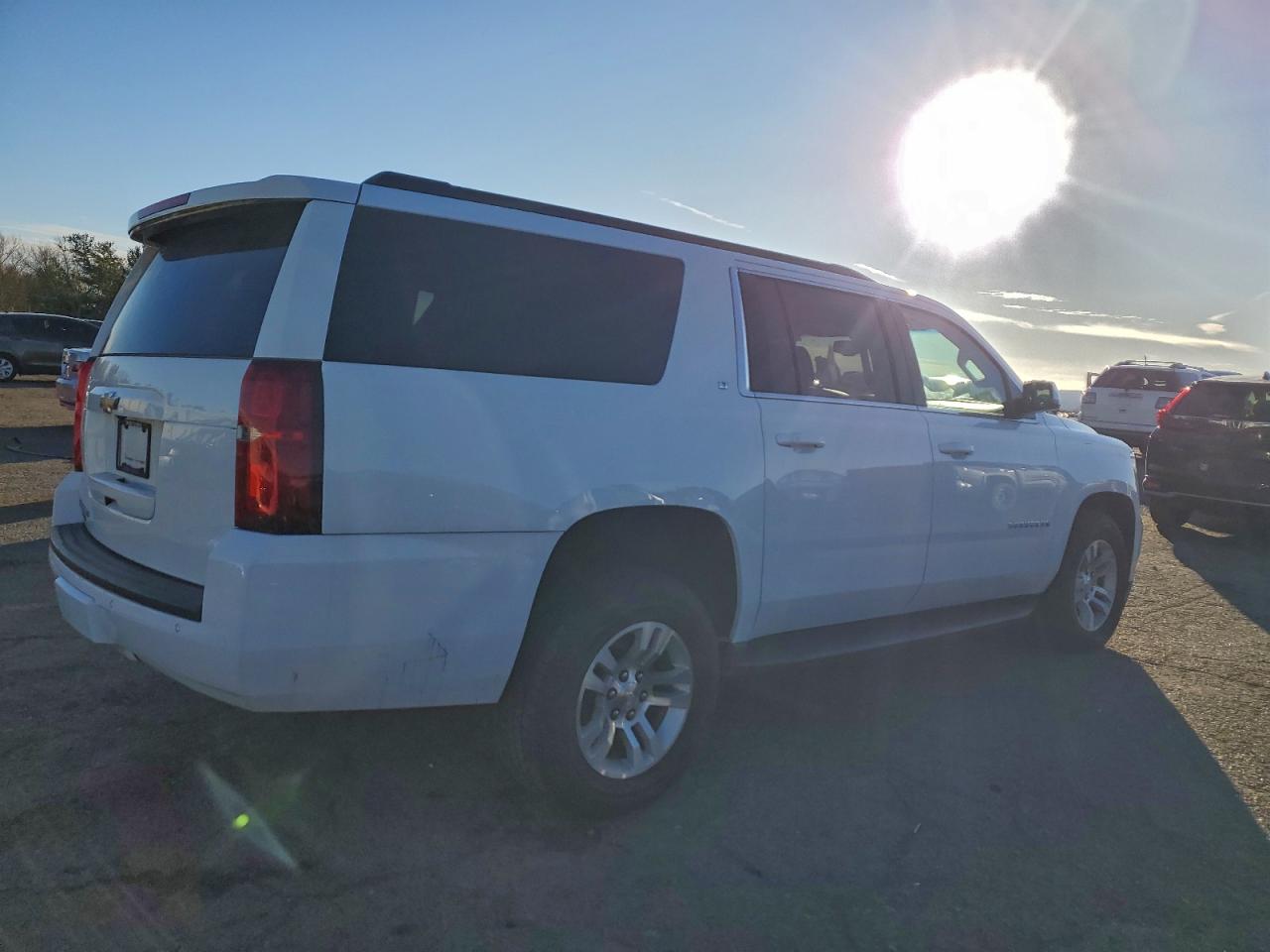 2018 CHEVROLET SUBURBAN K1500 LT photo 3