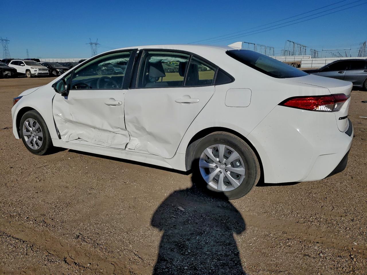 2023 TOYOTA COROLLA LE photo 2