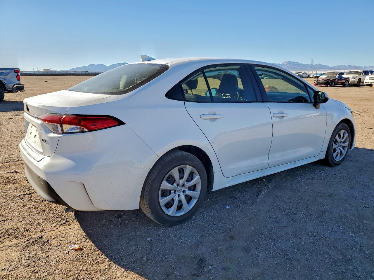 2023 TOYOTA COROLLA LE photo 3