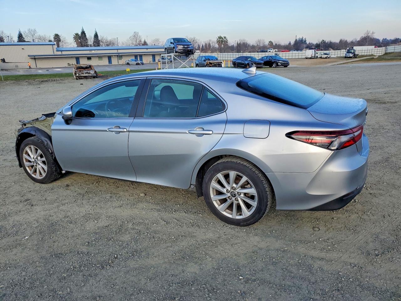 2022 TOYOTA CAMRY LE photo 2