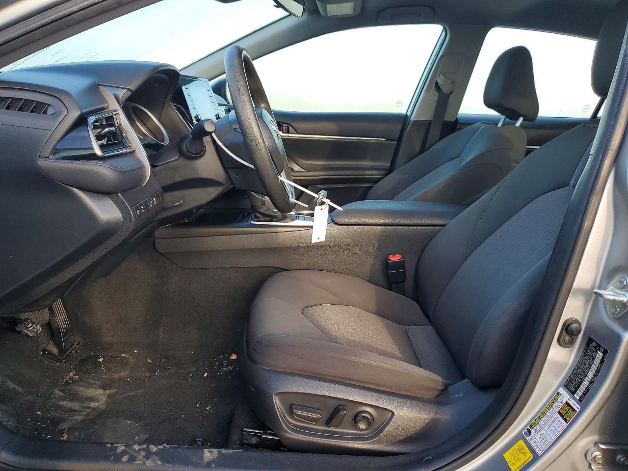 2022 TOYOTA CAMRY LE photo 7