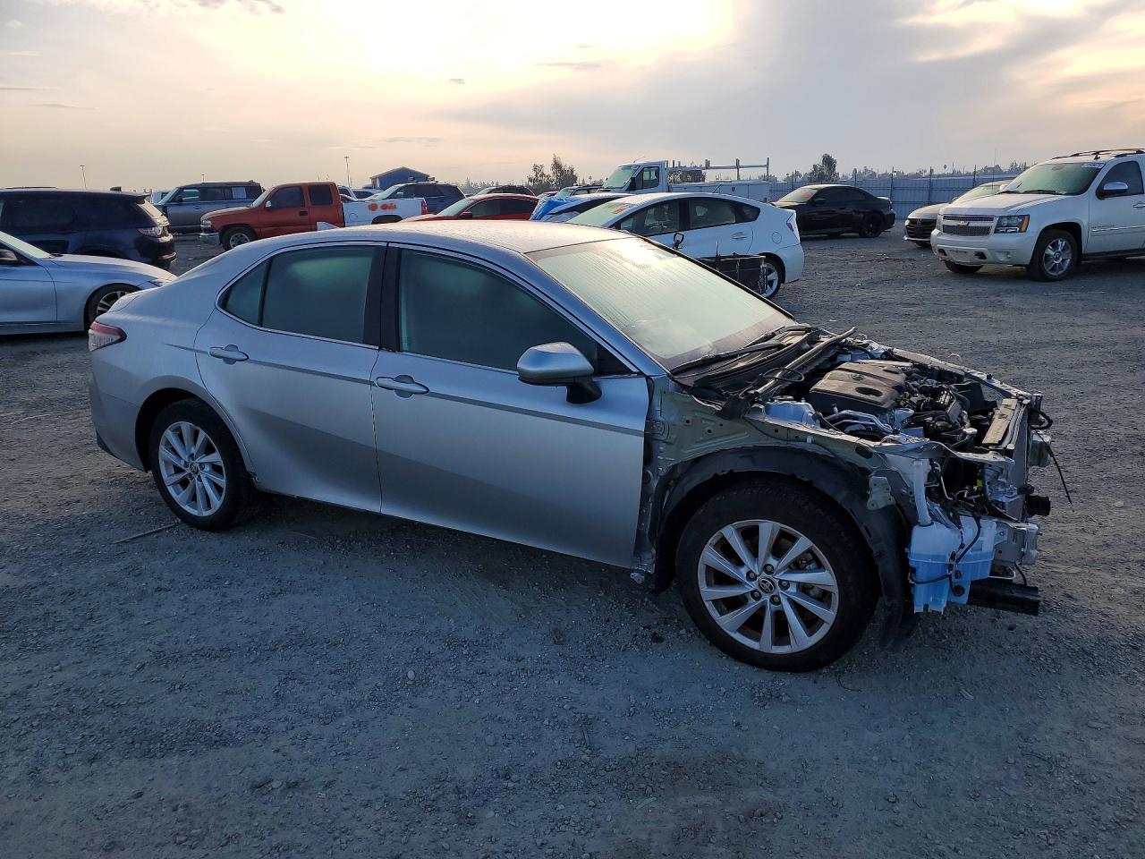 2022 TOYOTA CAMRY LE photo 4