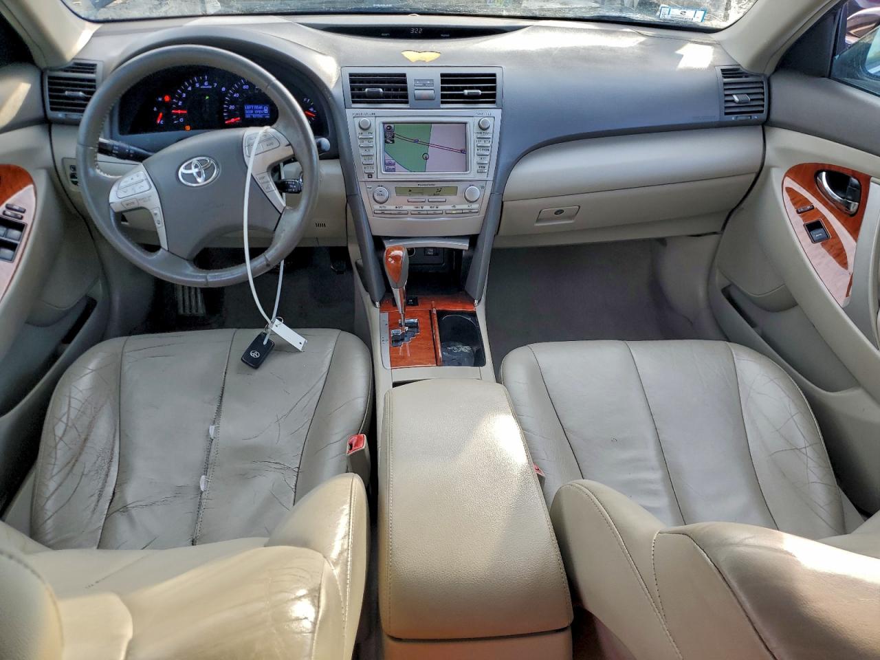 2011 TOYOTA CAMRY SE photo 8