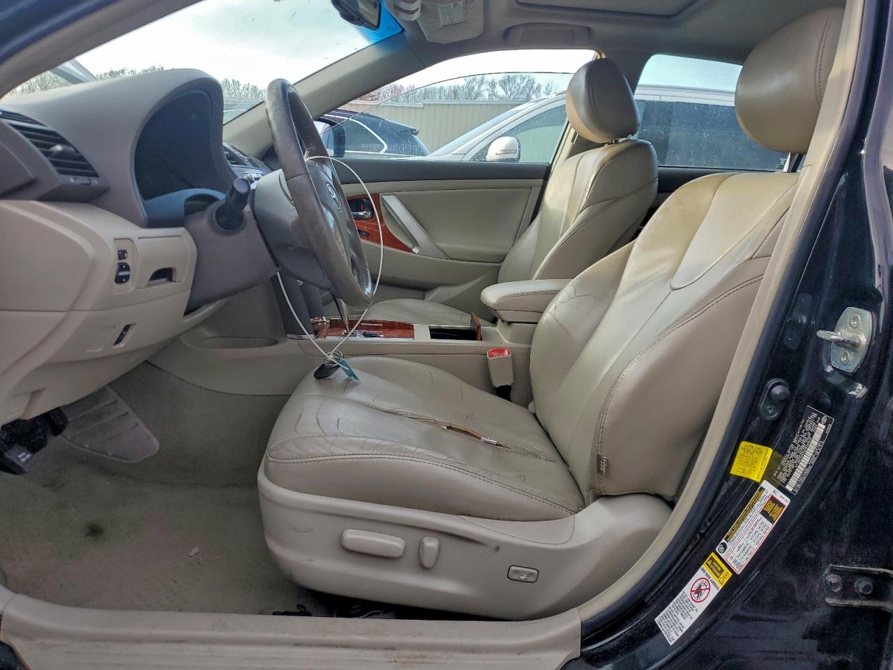 2011 TOYOTA CAMRY SE photo 7