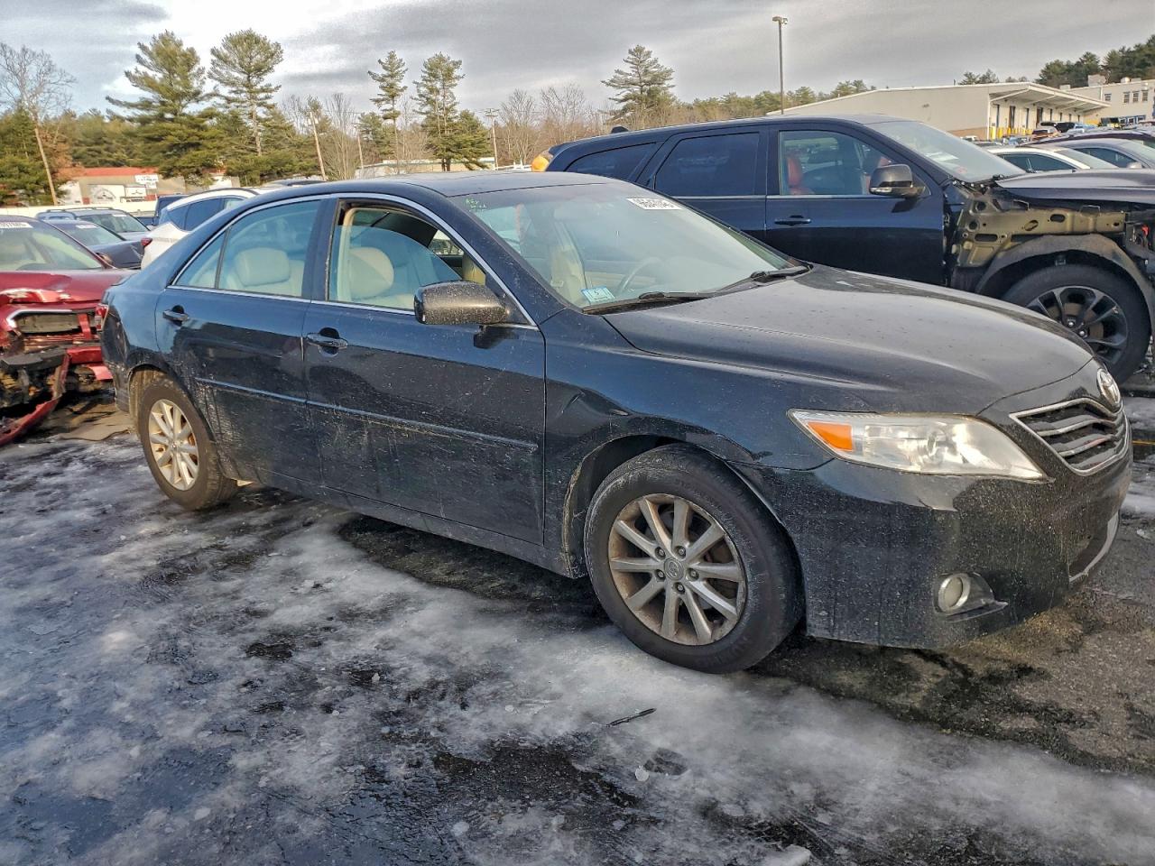 2011 TOYOTA CAMRY SE photo 4