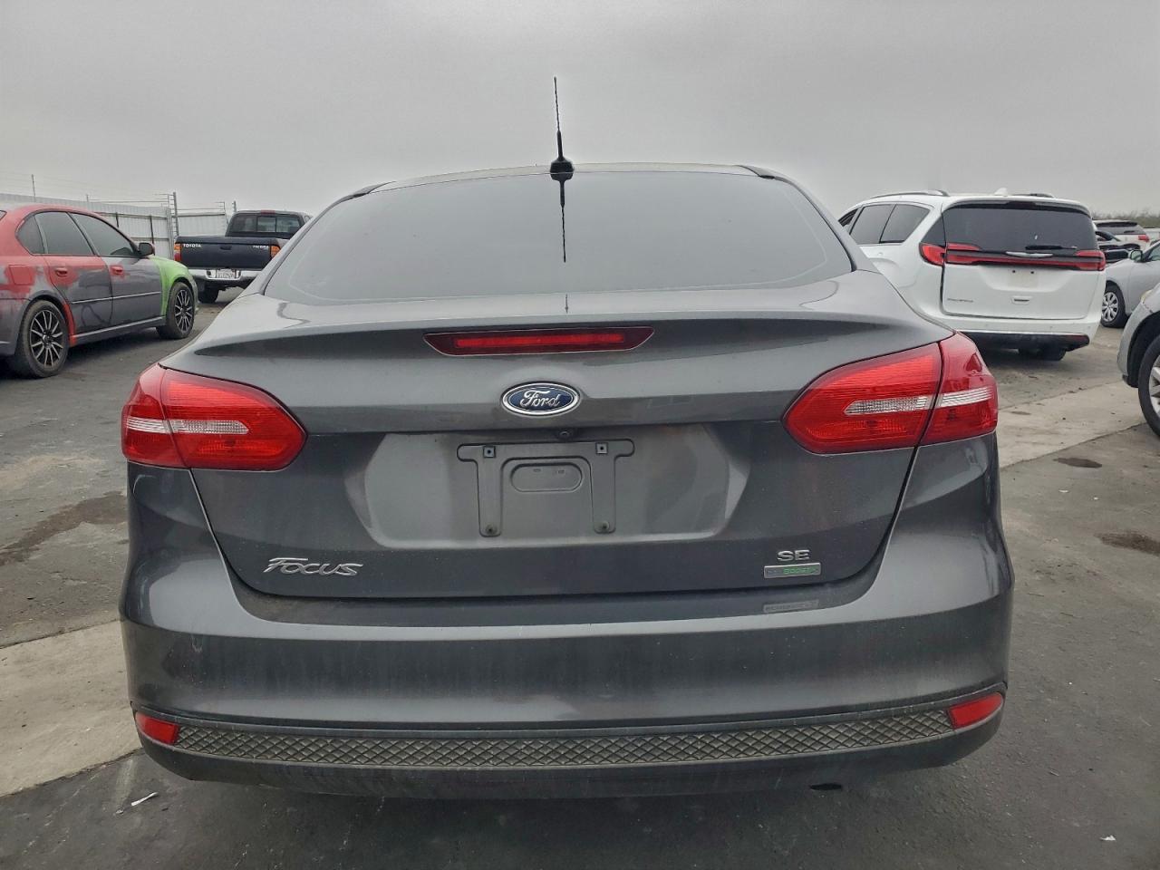 2018 FORD FOCUS SE photo 6