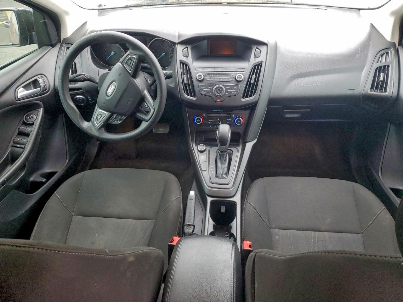 2018 FORD FOCUS SE photo 8