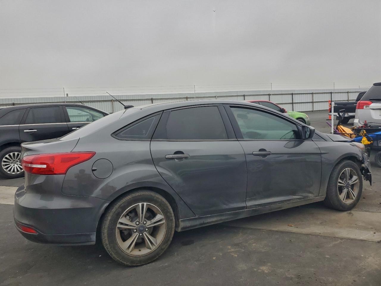 2018 FORD FOCUS SE photo 3