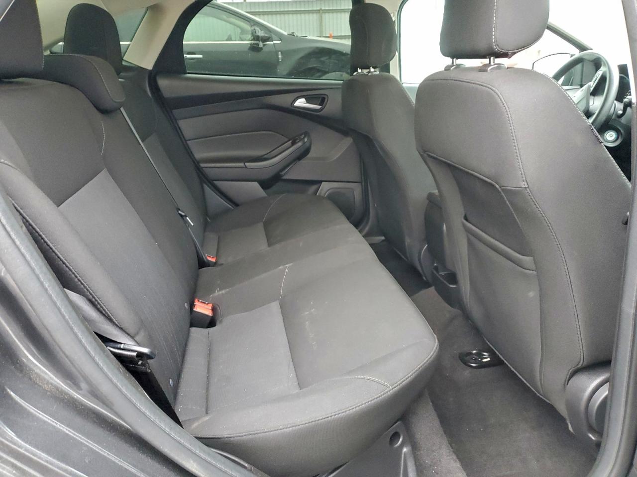 2018 FORD FOCUS SE photo 10