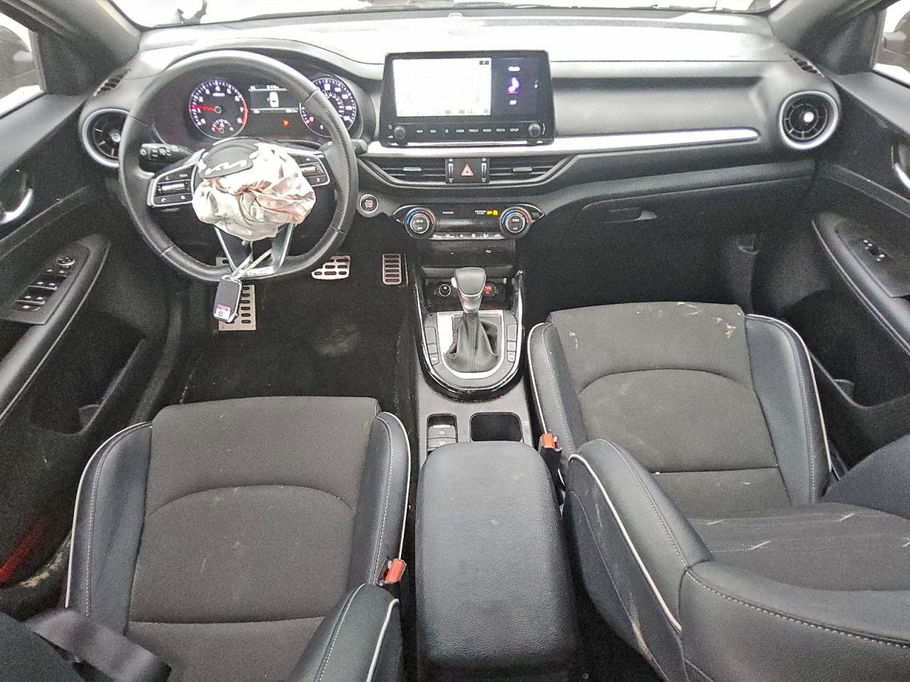2024 KIA FORTE GT LINE photo 8