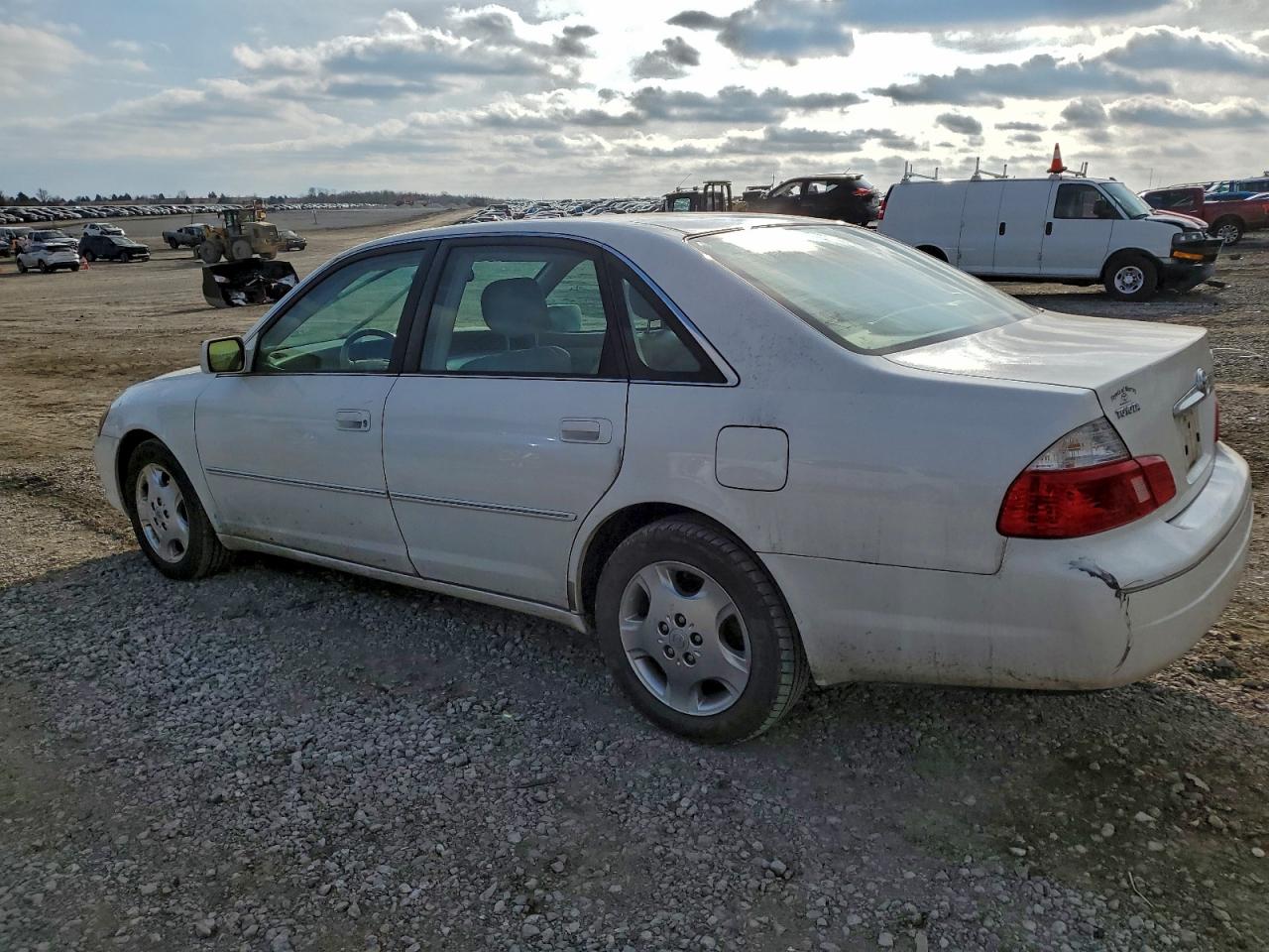 2004 TOYOTA AVALON XL photo 2