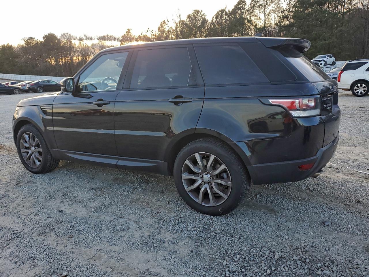 2016 LAND ROVER RANGE ROVER SPORT SE photo 2