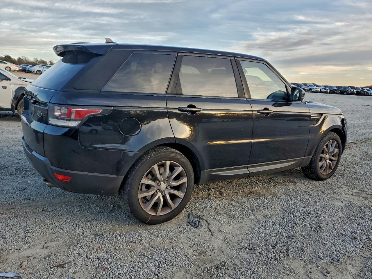 2016 LAND ROVER RANGE ROVER SPORT SE photo 3