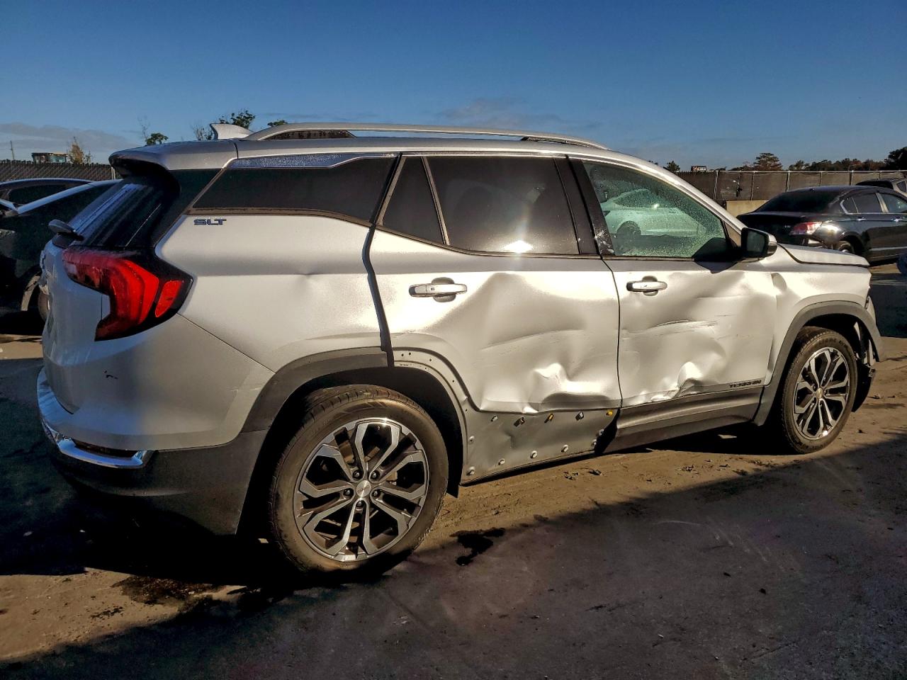 2020 GMC TERRAIN SLT photo 3