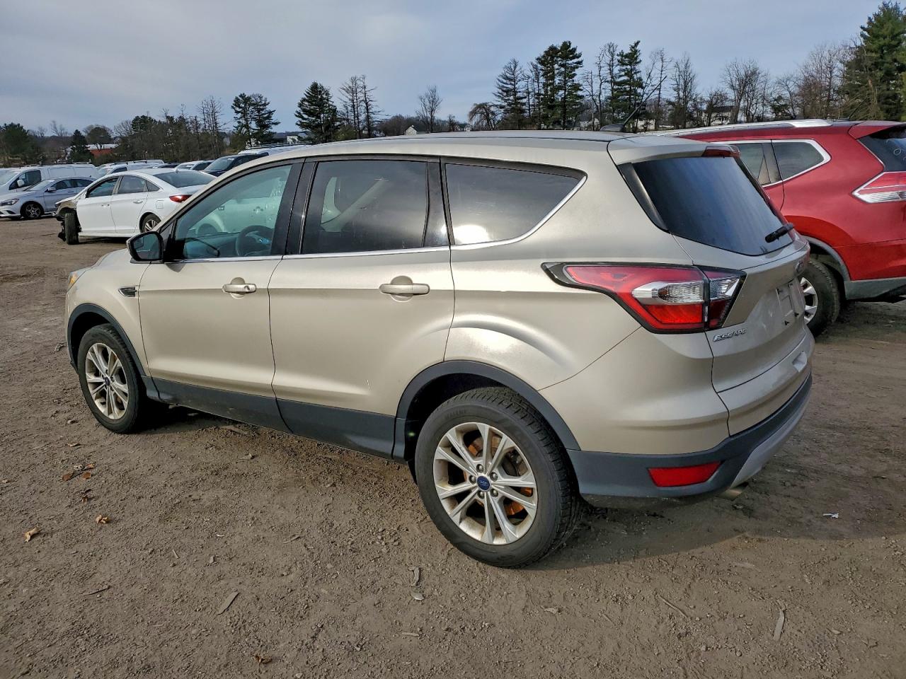 2017 FORD ESCAPE SE photo 2