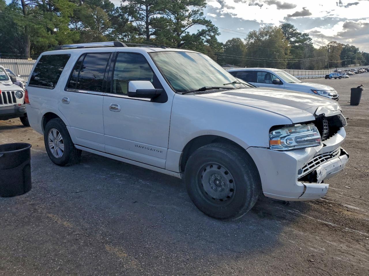 2013 LINCOLN NAVIGATOR photo 4