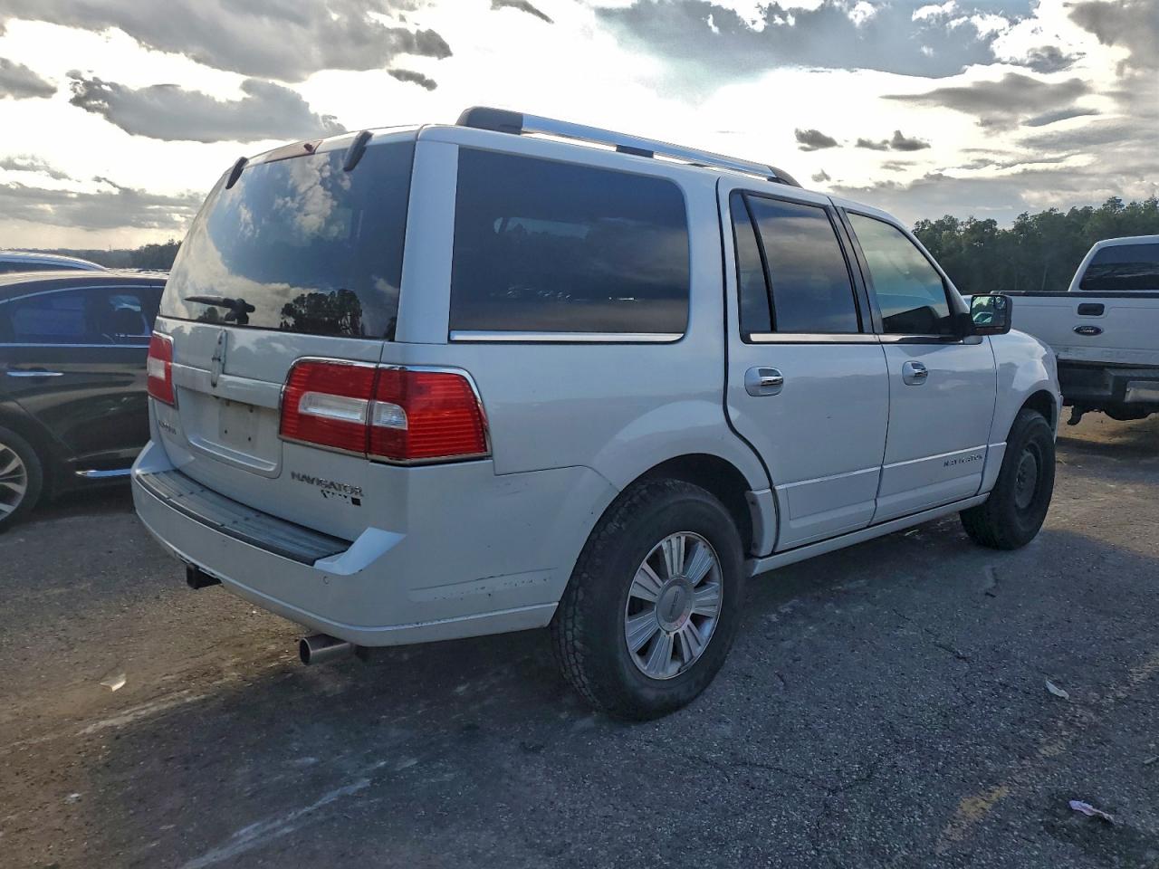 2013 LINCOLN NAVIGATOR photo 3