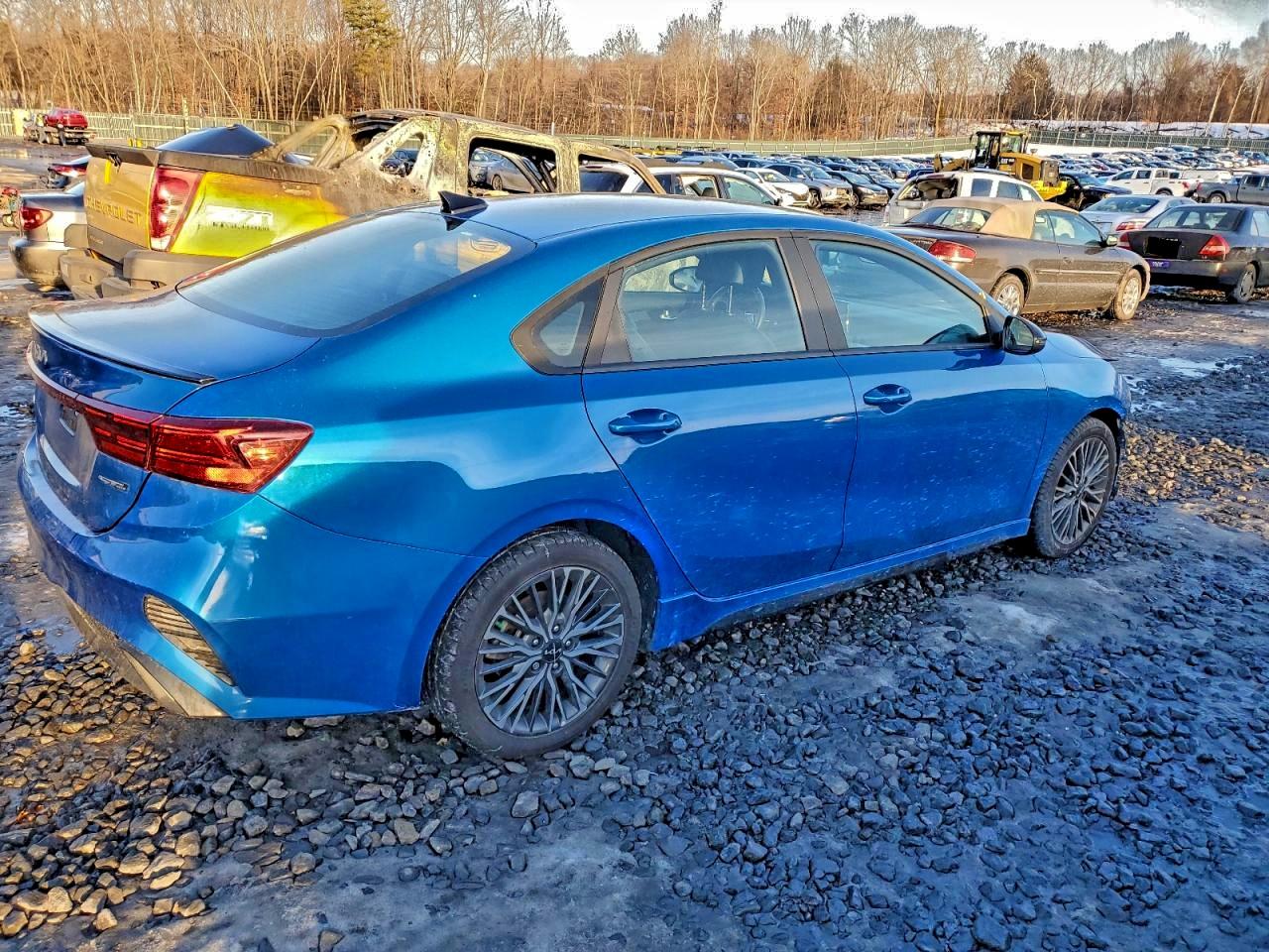 2023 KIA FORTE GT LINE photo 3