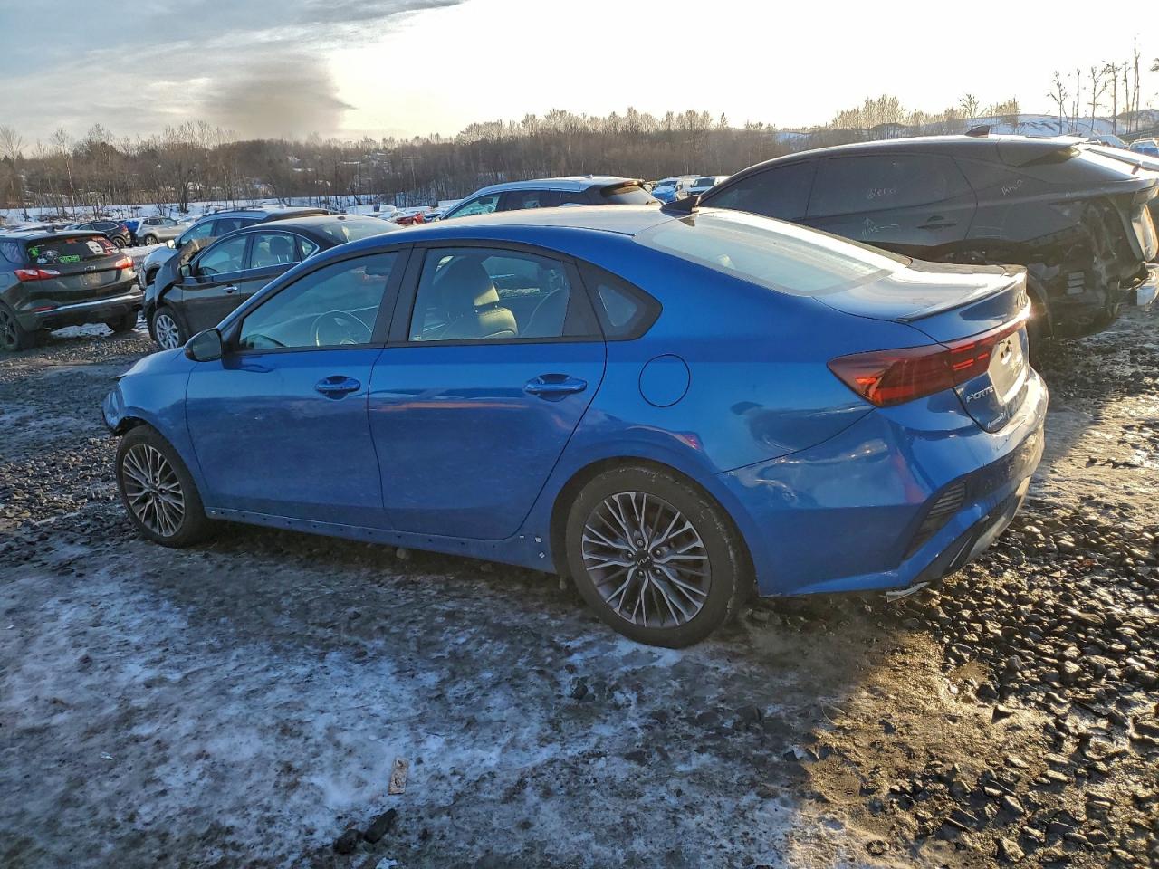 2023 KIA FORTE GT LINE photo 2