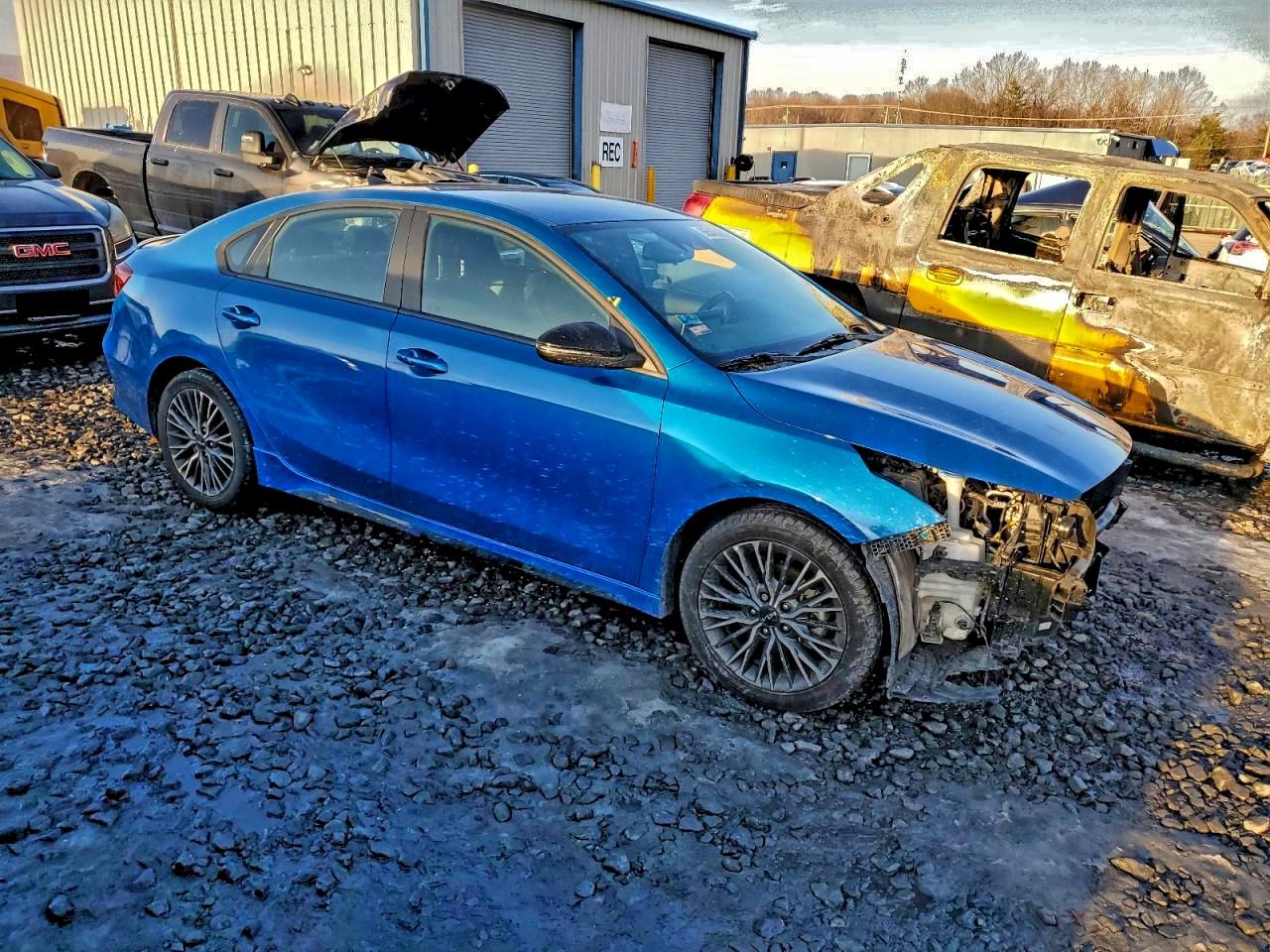 2023 KIA FORTE GT LINE photo 4