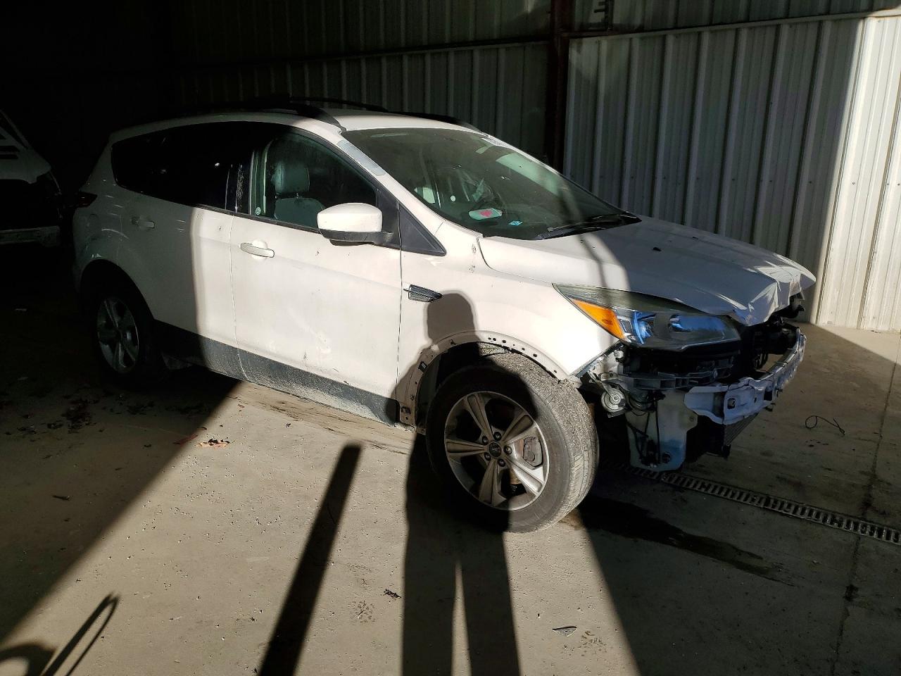 2016 FORD ESCAPE SE photo 4