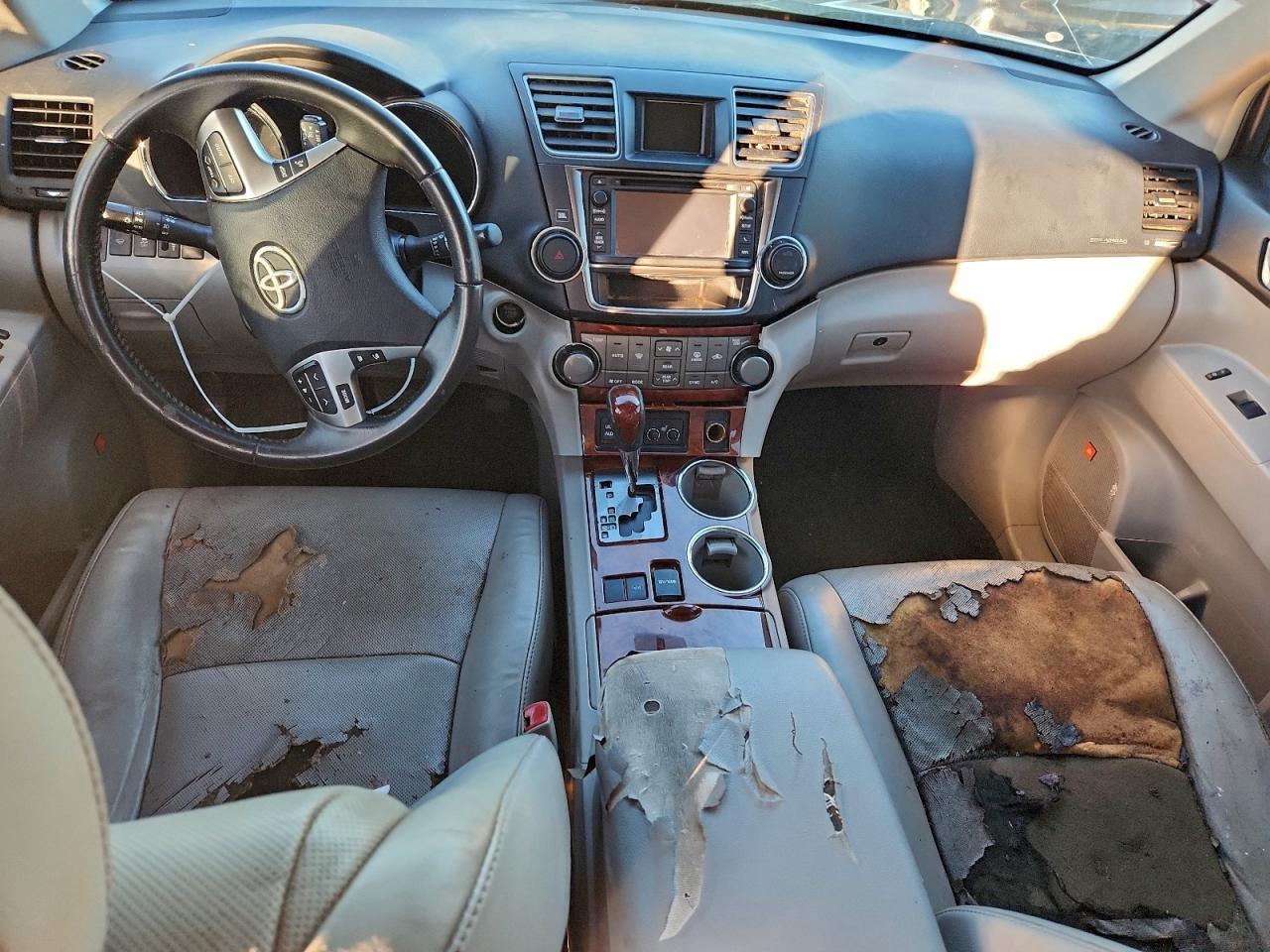 2013 TOYOTA HIGHLANDER LIMITED photo 8