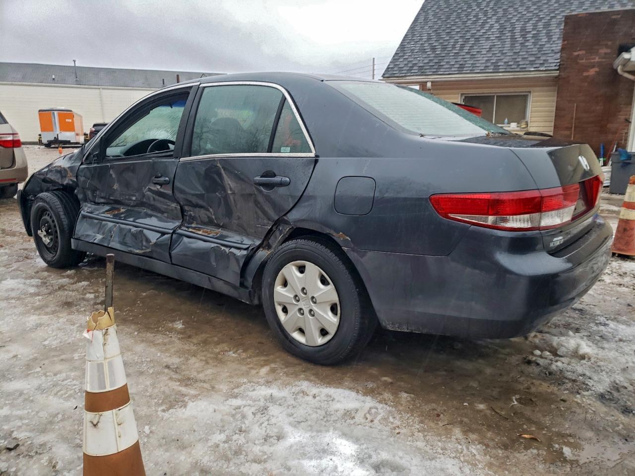 2004 HONDA ACCORD LX photo 2