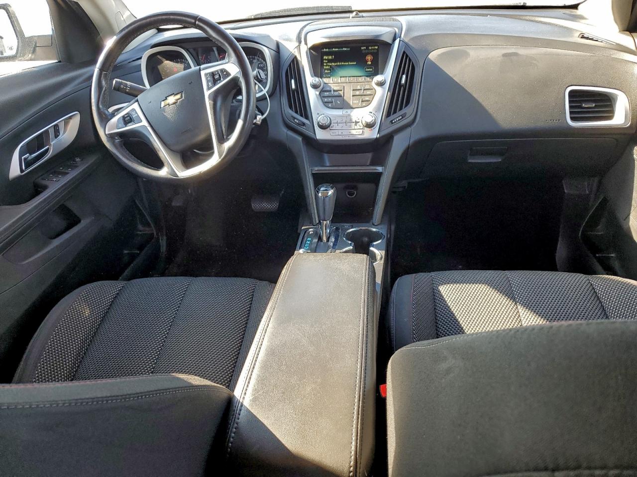 2017 CHEVROLET EQUINOX LT photo 8