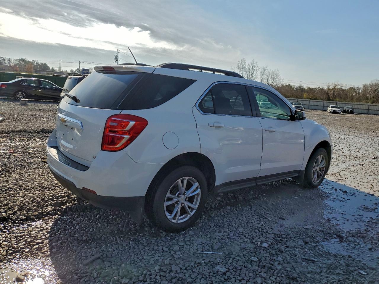 2017 CHEVROLET EQUINOX LT photo 3