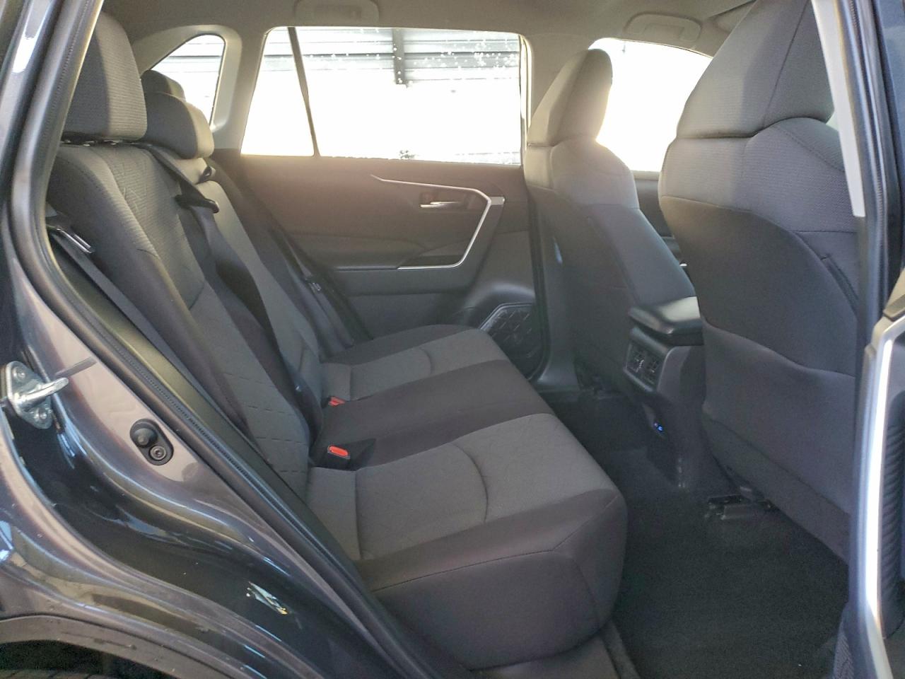 2022 TOYOTA RAV4 XLE photo 11