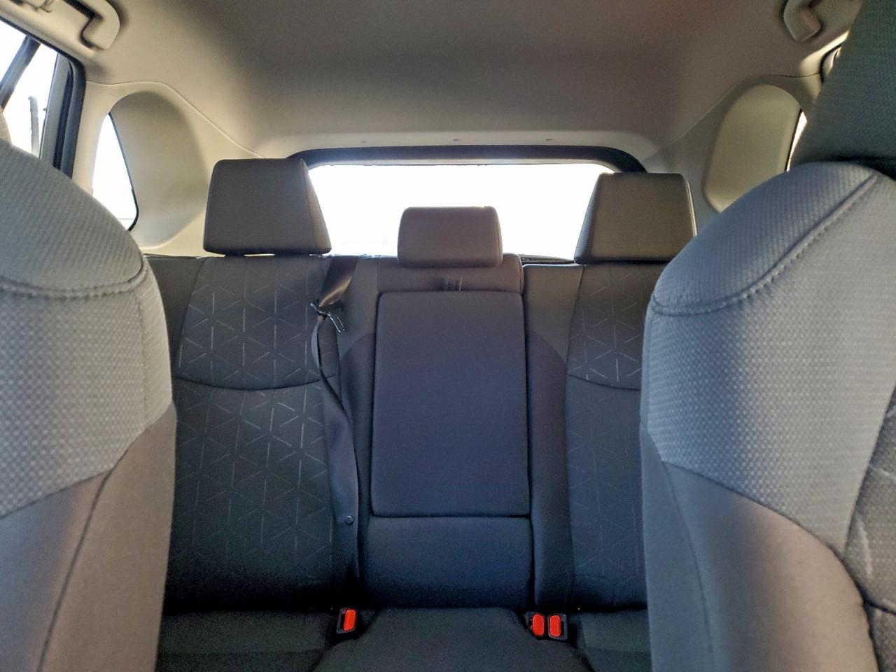 2022 TOYOTA RAV4 XLE photo 10
