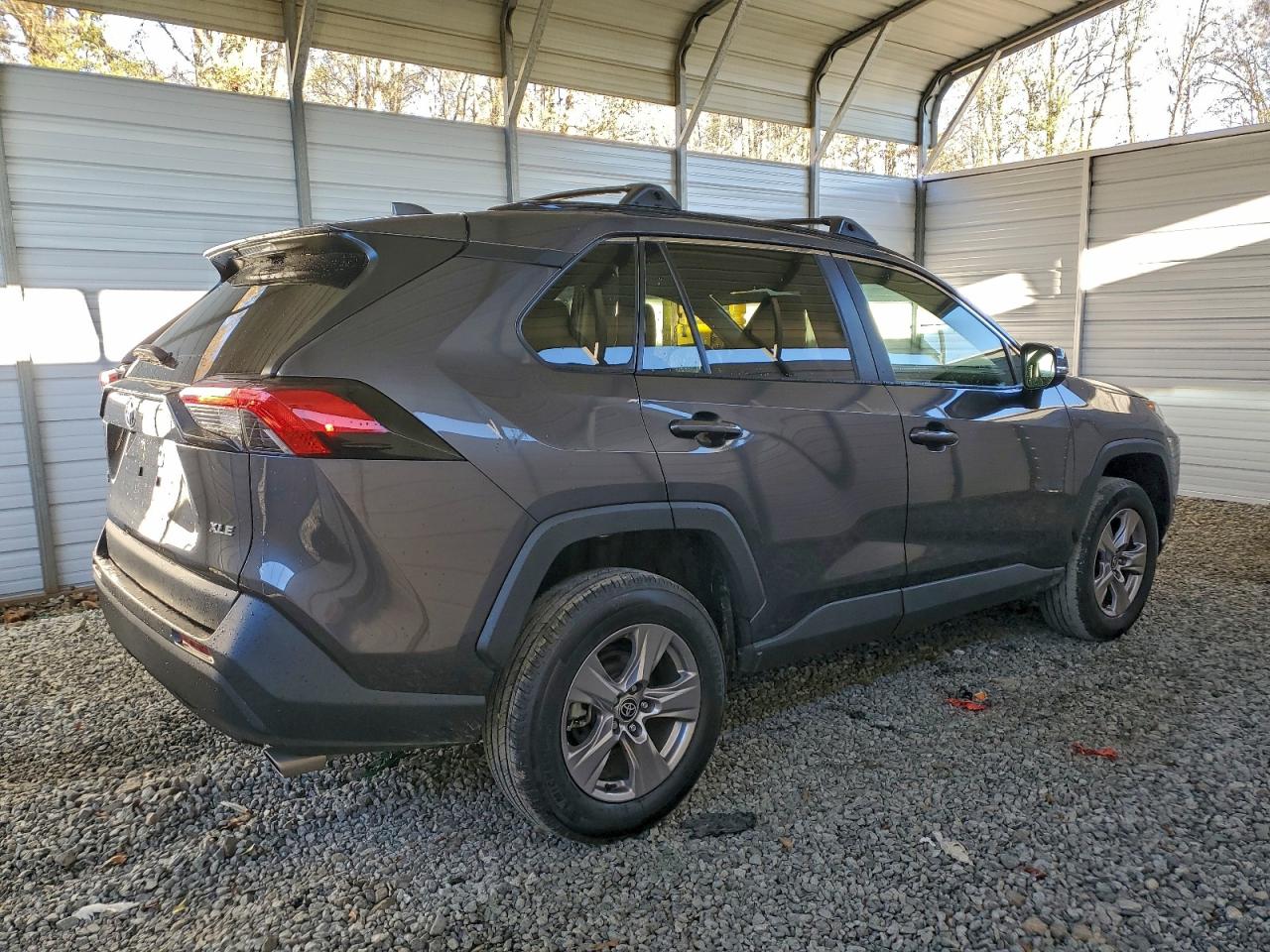 2022 TOYOTA RAV4 XLE photo 3