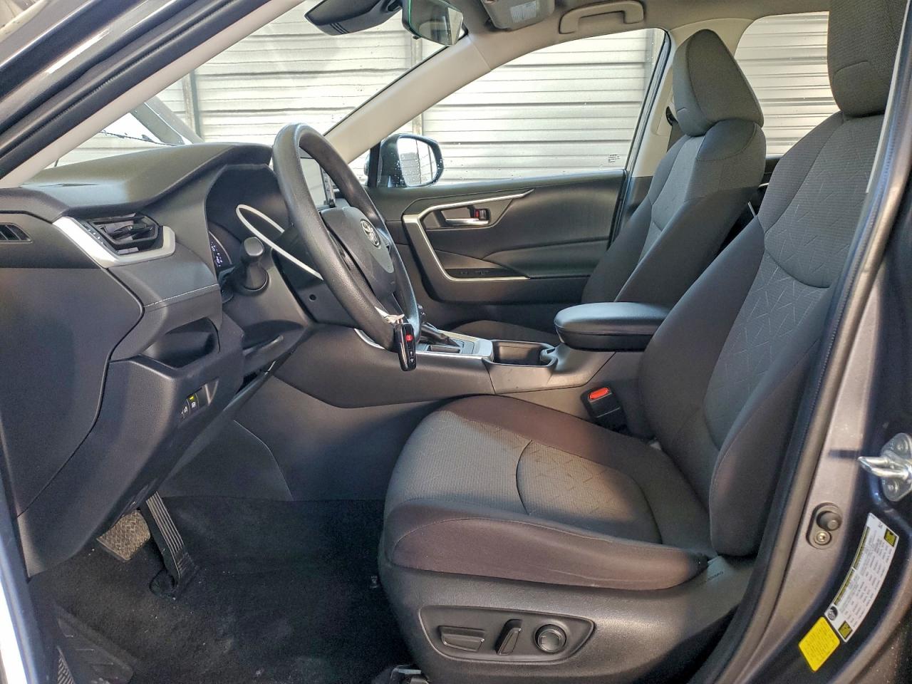 2022 TOYOTA RAV4 XLE photo 7